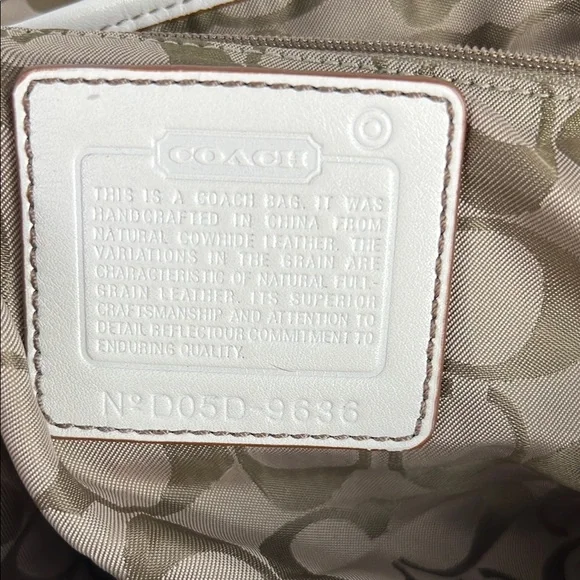 Coach White East West Buckle Leather Soho Hampton Shoulder Bag 9636 - Picture 2 of 15